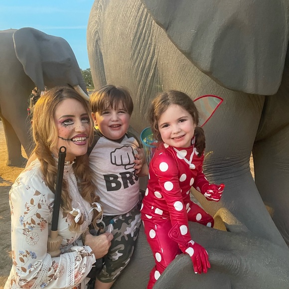 Meet your Posher, Danielle - Picture 1 of 2